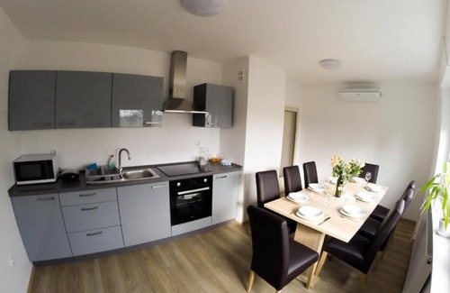 Spodnja Hajdina Apartment | Apartment Andrej Gubčeva 2BR w/Parking, Balcony