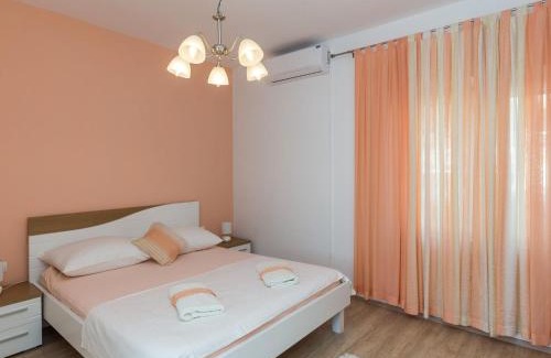 Banici Apartment | Apartment Ani - Two Bedroom Apartment with Terrace and Garden View