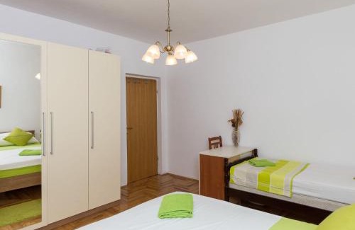 Banici Apartment | Apartment Ani - Two Bedroom Apartment with Terrace and Garden View