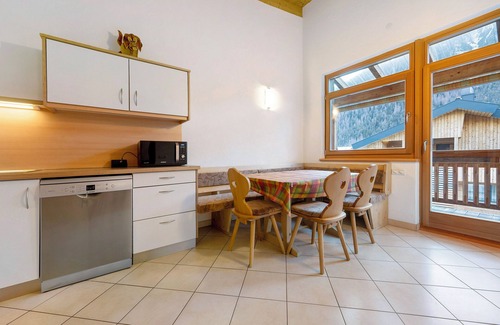 Mareo Apartment | Apartment 'Antersi Robbi' with Mountain View, Shared Garden and Wi-Fi