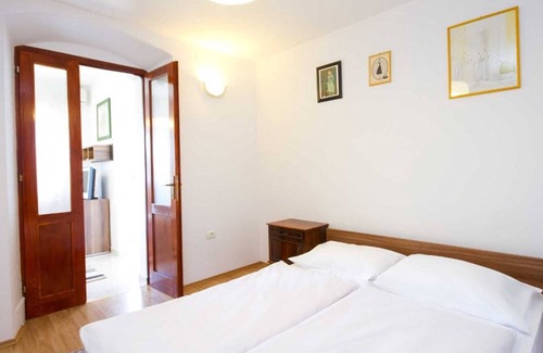 Portoroz Apartment | Apartment Antic With Terrace, Garden and BBQ