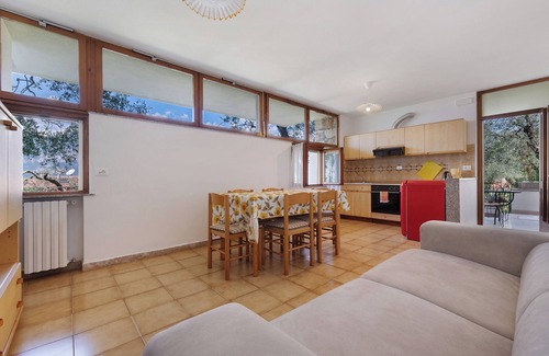 Assenza Apartment | Apartment 'Appartamento Garden' with Lake View, Wi-Fi and Air Conditioning