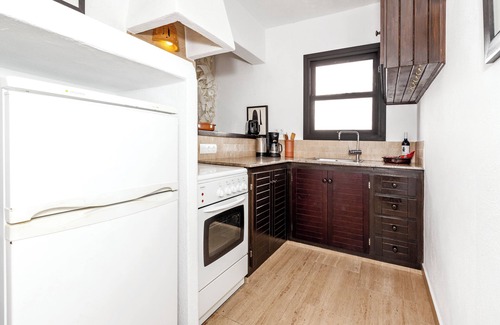 Son Xoriguer Apartment | Apartment 'Apartamento 1 Dormitorio' with Private Terrace and Shared Garden