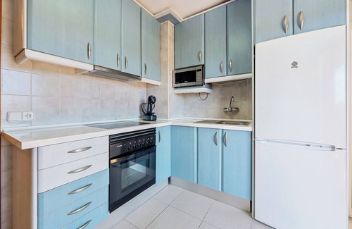 Salou City Centre Apartment | Apartment 'Apartamento Mayor Para 6 Personas' with Private Terrace, Wi-Fi and Air Conditioning