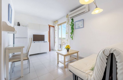 Salou City Centre Apartment | Apartment 'Apartamento Pino Alto 2-4 Personas' with Mountain View, Wi-Fi and Air Conditioning