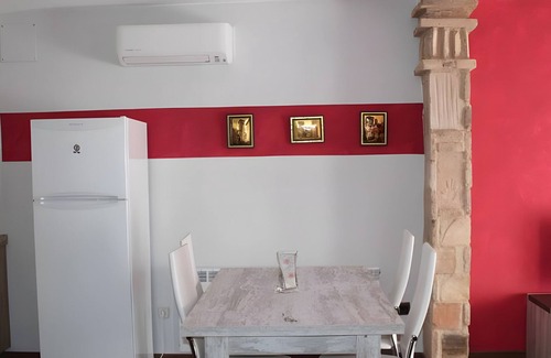 Daroca Apartment | Apartment 'Apartamento Rica' with Private Terrace, Wi-Fi and Air Conditioning