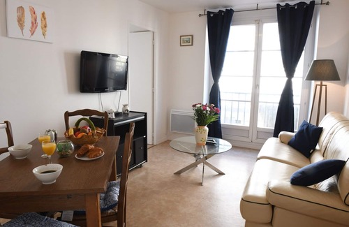 Dieppe Apartment | Apartment-Apartment-Ensuite-No view