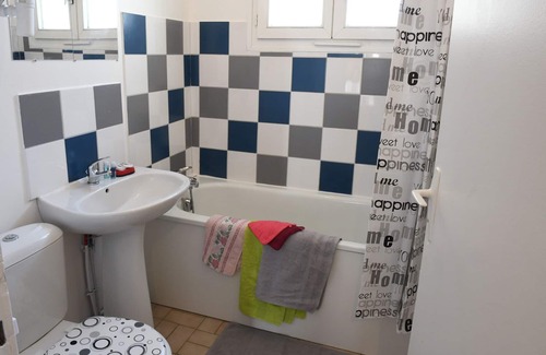 Dieppe Apartment | Apartment-Apartment-Ensuite-No view