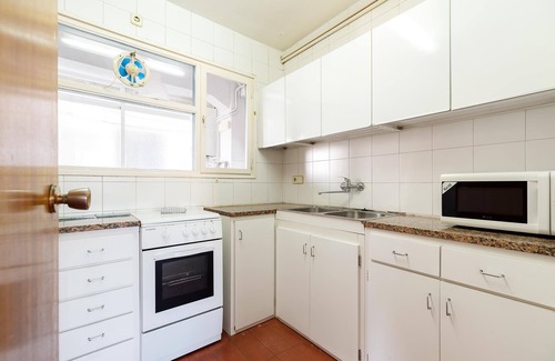 Vilassar de Mar Apartment | Apartment "App Can Mabi centrico 25km BCN" with Balcony, Terrace & Wi-Fi
