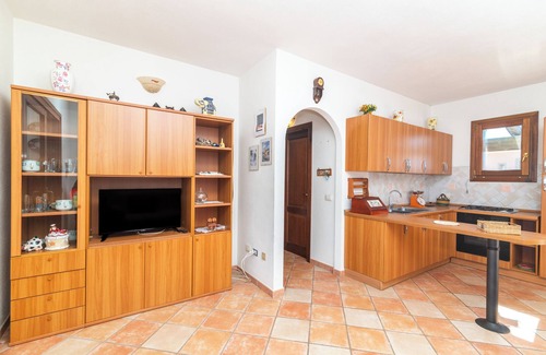 San Teodoro City Centre Apartment | Apartment 'Appartamento I Lecci' with Private Terrace and Balcony