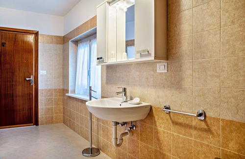 Caderzone Terme Apartment | Apartment 'Appartamento Piazzi 3' with Mountain View and Wi-Fi
