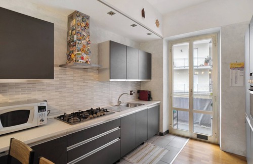Albenga Apartment | Apartment 'Appartamento Di Andrea E Carlotta' with Balcony and Wi-Fi