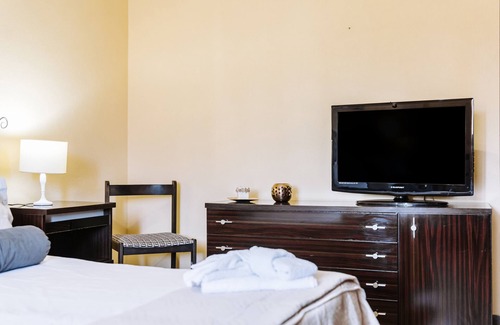 Assemini Apartment | Apartment 'Appartamento Nuragica' with Wi-Fi and Air Conditioning