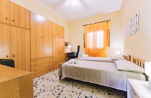 Assemini Apartment | Apartment 'Appartamento Nuragica' with Wi-Fi and Air Conditioning