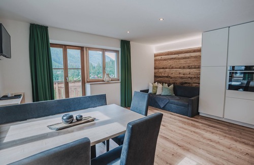 Valle Aurina Apartment | Apartment 'Appartement Schönberg' with Mountain View, Shared Terrace and Wi-Fi
