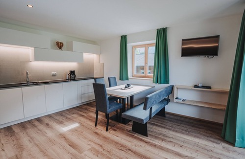 Valle Aurina Apartment | Apartment 'Appartement Schönberg' with Mountain View, Shared Terrace and Wi-Fi