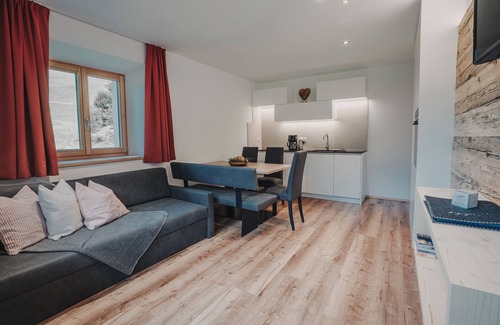 Valle Aurina Apartment | Apartment 'Appartement Hochfeld' with Mountain View, Shared Terrace and Wi-Fi