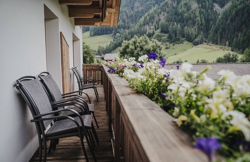 Valle Aurina Apartment | Apartment 'Appartement Hochfeld' with Mountain View, Shared Terrace and Wi-Fi
