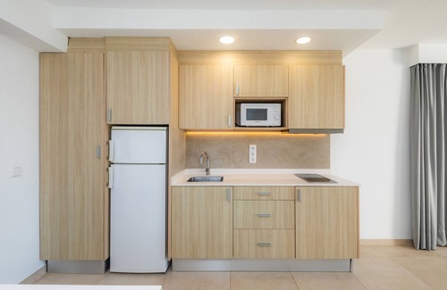 Cala Ferrera Apartment | Apartment 'Aquamarina 5' with Shared Pool, Wi-Fi and Air Conditioning