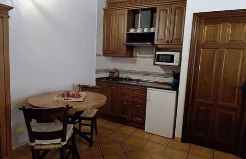 Consuegra Apartment | Apartment 'Arriate' with Shared Terrace, Wi-Fi and Air Conditioning