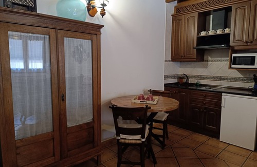 Consuegra Apartment | Apartment 'Arriate' with Shared Terrace, Wi-Fi and Air Conditioning