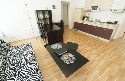 Rudolfsheim-Funfhaus Apartment | Apartment No. 07 in Vienna near Schönbrunn/Westbahnhof | Keyless Check-In