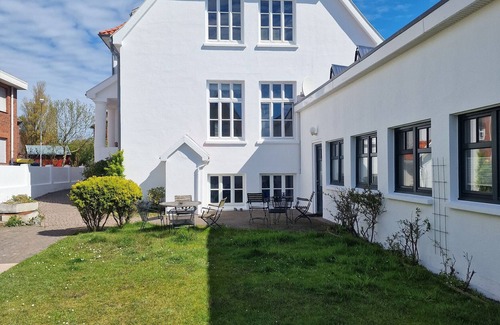 Borkum Apartment | Apartment 'Aurora 3' with Shared Garden and Wi-Fi