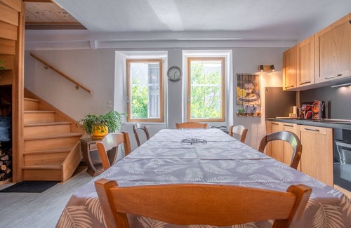 Valderoure Apartment | Apartment 'Authentic and Comfortable' with Shared Garden