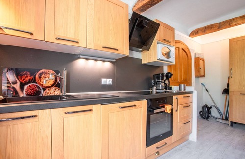 Valderoure Apartment | Apartment 'Authentic and Comfortable' with Shared Garden
