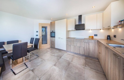 Laion Apartment | Apartment 'Avea App 2-2 Personen' with Mountain View & Garden