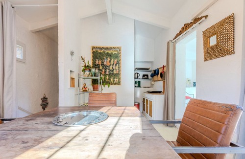 Chateaudouble Apartment | Apartment 'Avec Terrasse Tropezienne' with Wi-Fi and Air Conditioning