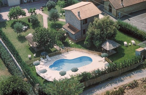 Campochiesa Apartment | Apartment 'Azalea' with Shared Pool, Shared Garden and Wi-Fi