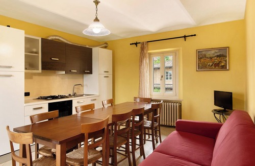 Costigliole d'Asti Apartment | Apartment 'Barbera' with Mountain View, Shared Pool and Wi-Fi