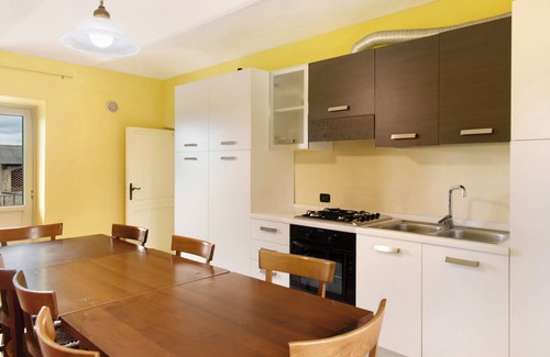 Costigliole d'Asti Apartment | Apartment 'Barbera' with Mountain View, Shared Pool and Wi-Fi