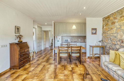 Begur Apartment | Apartment 'Bajo 1' with Private Terrace and Wi-Fi