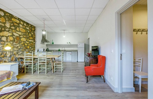 Begur Apartment | Apartment 'Bajo 3' with Private Terrace, Balcony and Wi-Fi