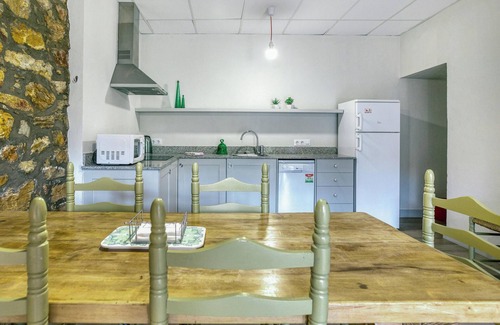 Begur Apartment | Apartment 'Bajo 3' with Private Terrace, Balcony and Wi-Fi