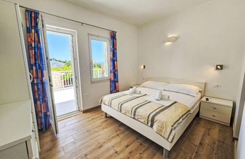 Cove Tri Zala (Zrnovo) Apartment | Apartment Balota - Moreška-1 by Interhome