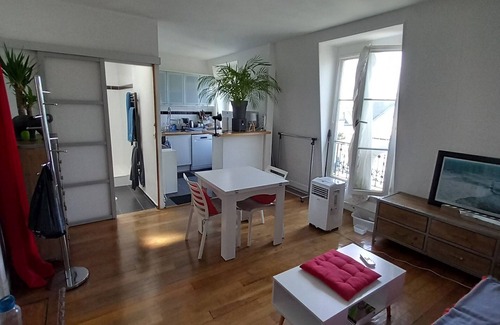 Batignolles Apartment | Apartment 'Batignolles For 2 People' with Wi-Fi and Air Conditioning