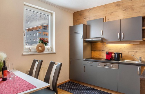 Ried im Oberinntal Apartment | Apartment 'Bergtraum Ried - Typ 1' with Mountain View, Shared Garden and Wi-Fi