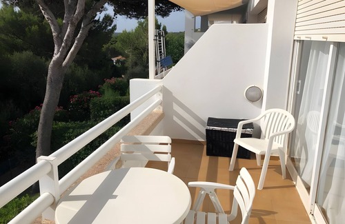 Coves Noves Apartment | Apartment 'Bel Appartement Vue Mer' with Sea View, Balcony and Wi-Fi
