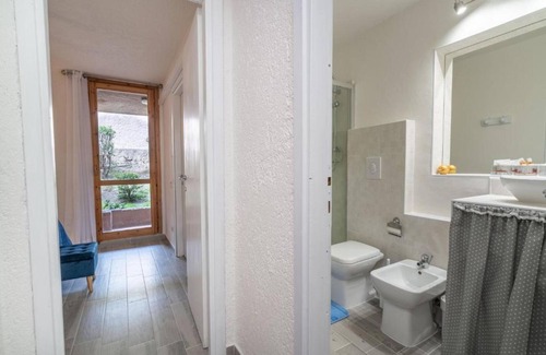 Cugnana Verde Apartment | Apartment 'Bella Vista 1' with Sea View, Wi-Fi and Air Conditioning