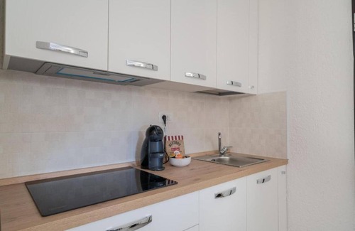 Cugnana Verde Apartment | Apartment 'Bella Vista 1' with Sea View, Wi-Fi and Air Conditioning