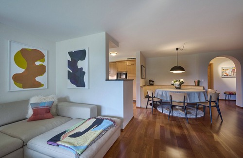 Klosters Platz Apartment | Apartment 'Bild' with Private Terrace and Wi-Fi
