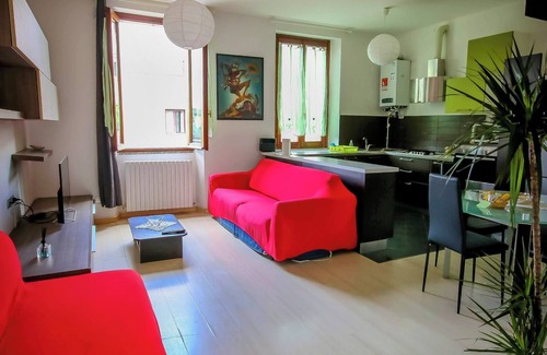 Mariano Comense Apartment | Apartment Binario 3, in Mariano Comense, WiFi. 20 meters from Northern Station.