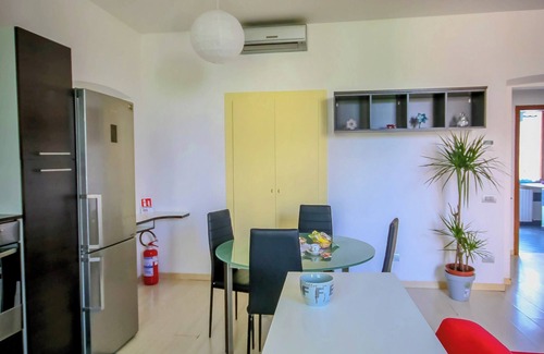 Mariano Comense Apartment | Apartment Binario 3, in Mariano Comense, WiFi. 20 meters from Northern Station.