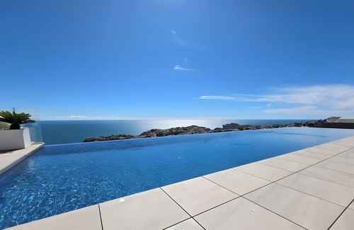 Cumbre del Sol Apartment | Apartment 'Blue Infinity 7' with Sea View, Wi-Fi and Air Conditioning