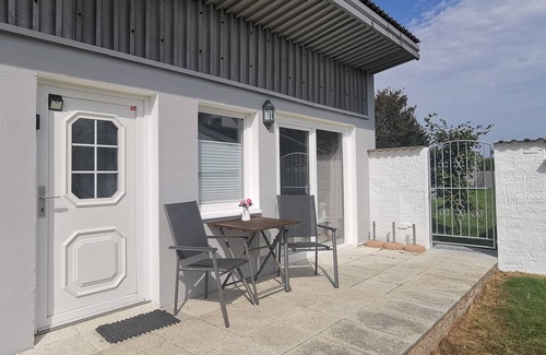 Schaprode Apartment | Apartment 'Boddenferienhaus - 11 Seemannsgarn' with Shared Terrace, Shared Garden and Wi-Fi