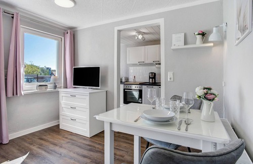 Schaprode Apartment | Apartment 'Boddenferienhaus - 13 Treibholz' with Shared Terrace and Wi-Fi