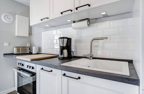 Schaprode Apartment | Apartment 'Boddenferienhaus - 13 Treibholz' with Shared Terrace and Wi-Fi